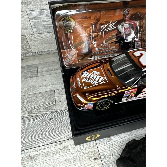 Tony Stewart #20 RCCA Home Depot Chrome Car 2002 NASCAR 1:24 Scale DieCast New - Picture 5 of 5